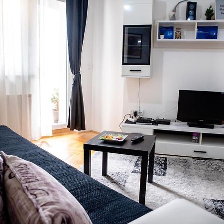 Apartman Black Star Appartement Novi Sad Buitenkant foto