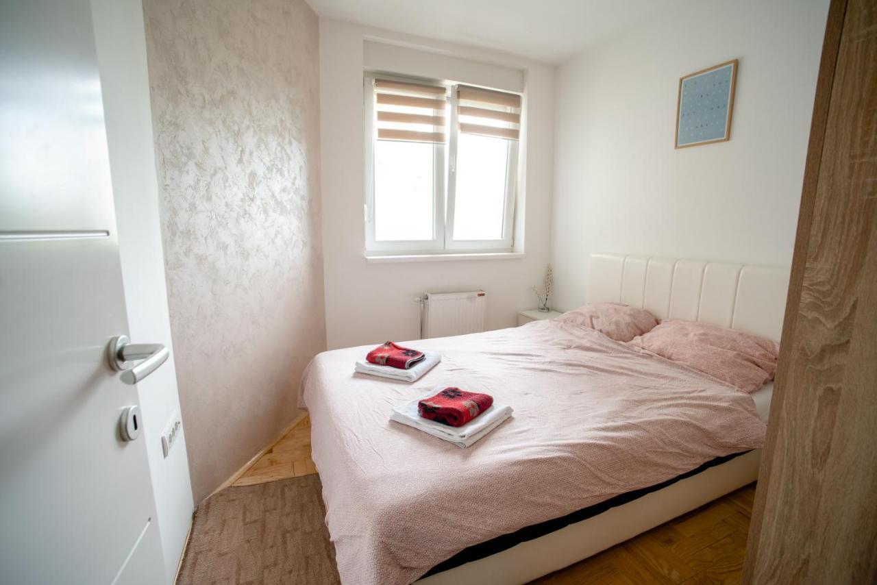 Apartman Black Star Appartement Novi Sad Buitenkant foto